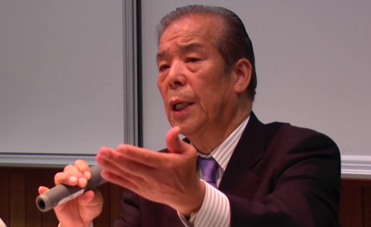 講演をしている飛松五男