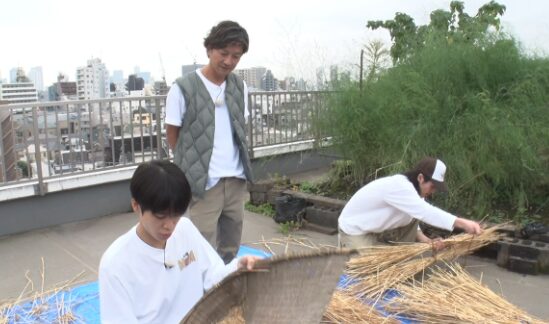 作業を他の人にさせ休憩する国分太一