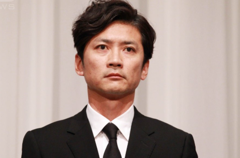 礼服を着た国分太一