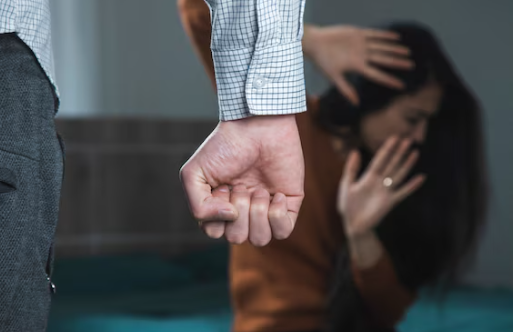 男性が女性に暴力を振るうイメージ
