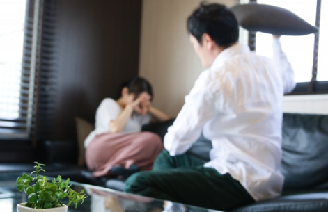 男性から暴力を受ける女性