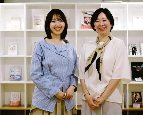 三宅香帆と小説家・朱野帰子