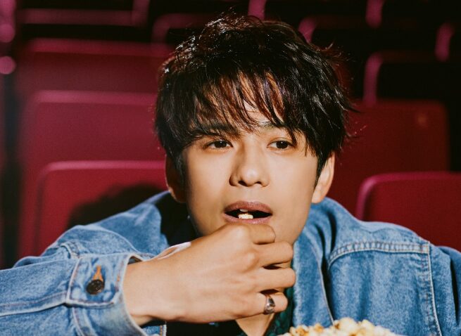 ポップコーンを食べる森崎ウィン