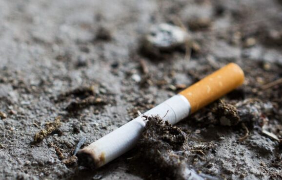 タバコのポイ捨て