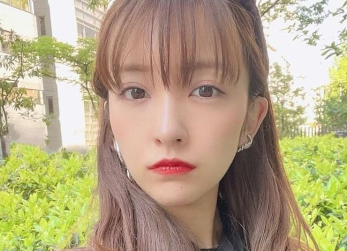板野友美